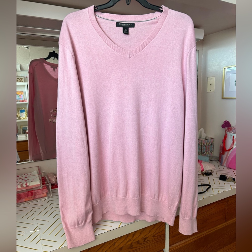 Banana Republic Men's V-Neck Sweater - Light Pink
